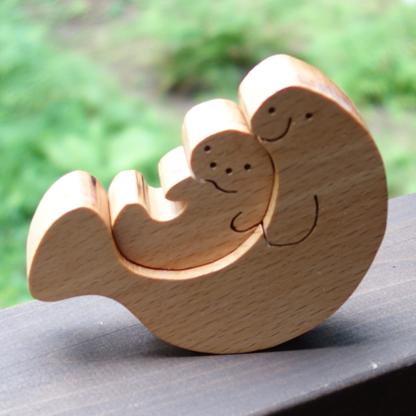 組み木　マナティーの家族 1枚目の画像