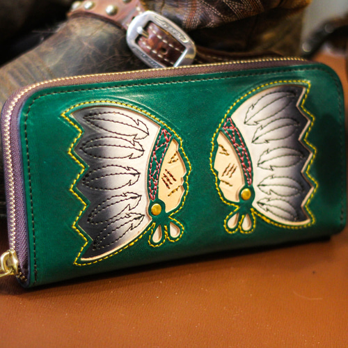 インディアン柄の長財布