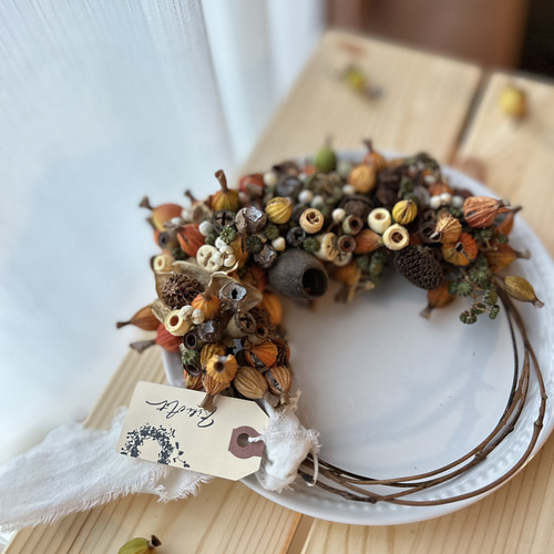 ドライフラワー ハーフリース 木の実 秋 秋色 たっぷりの月桃の実といろんな種類の木の実のハーフリース