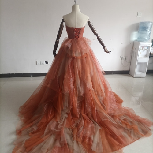 送料無料！ 茶色 テラコッタ色 カラードレス 柔らかく重ねたチュール  