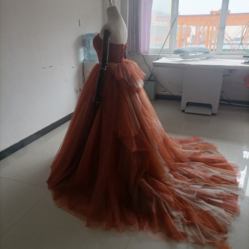 送料無料！ 茶色 テラコッタ色 カラードレス 柔らかく重ねたチュール  