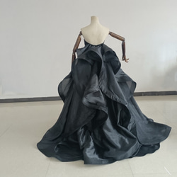 上品 ウエディングドレス ブラックカラードレス　スタイリッシュなバックスタイル ベアトップ 結婚式/披露宴 2枚目の画像