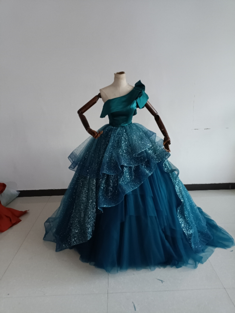 豪華！グリーン パーティードレス ベアトップ サッシュベルト 繊細  