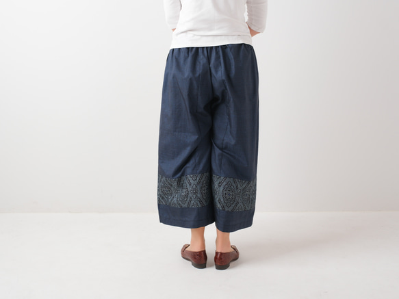 大島紬のパッチワークワイドパンツ　青割り込み絣　ウエストゴムの楽ちんパンツ　ご希望の股下丈で　着物リメイク 2枚目の画像