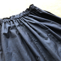 大島紬のパッチワークワイドパンツ　青割り込み絣　ウエストゴムの楽ちんパンツ　ご希望の股下丈で　着物リメイク 6枚目の画像