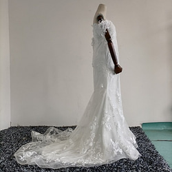 高品質！露肩婚紗灰白色 3D 3D 蕾絲刺繡婚禮/招待會 第2張的照片