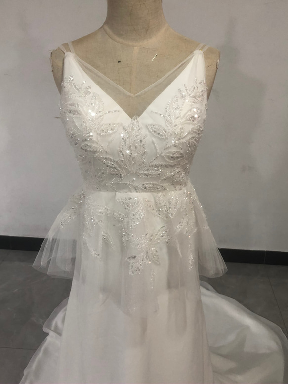 高品質！米白色婚紗3D 3D蕾絲刺繡吊帶背心婚禮 第3張的照片