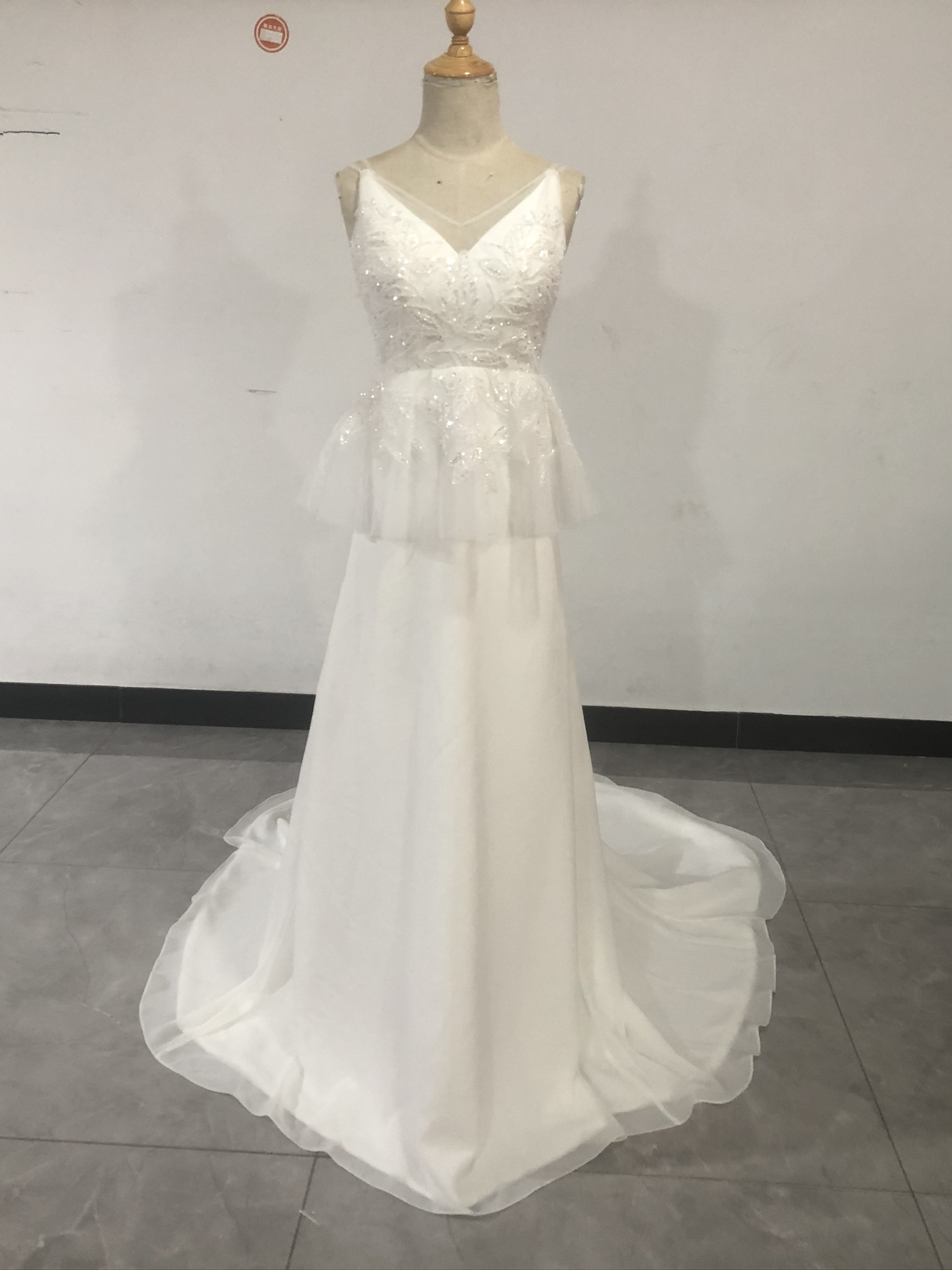 高品質！オフホワイト ウエディングドレス 3D立体レース刺繍 キャミソール 挙式