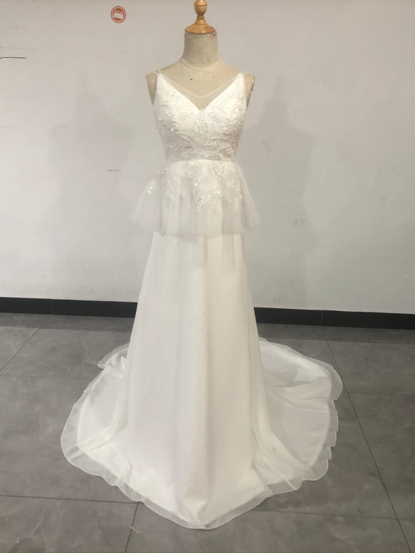 高品質！米白色婚紗3D 3D蕾絲刺繡吊帶背心婚禮 第1張的照片