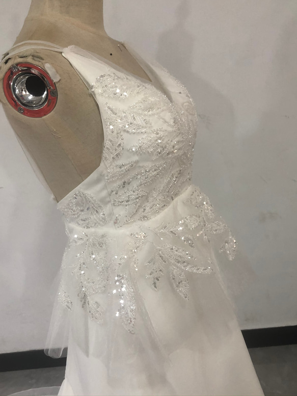高品質！米白色婚紗3D 3D蕾絲刺繡吊帶背心婚禮 第2張的照片