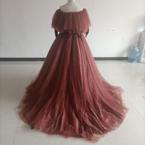 上品！キラキラワインレッドカラードレス ボリュームケープ トレーン  