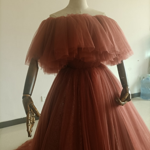 上品！キラキラワインレッドカラードレス ボリュームケープ トレーン  