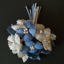 天然素材(綿100%)　オートクチュール　コサージュ　小花　ブルー　花柄　プチギフト 1枚目の画像