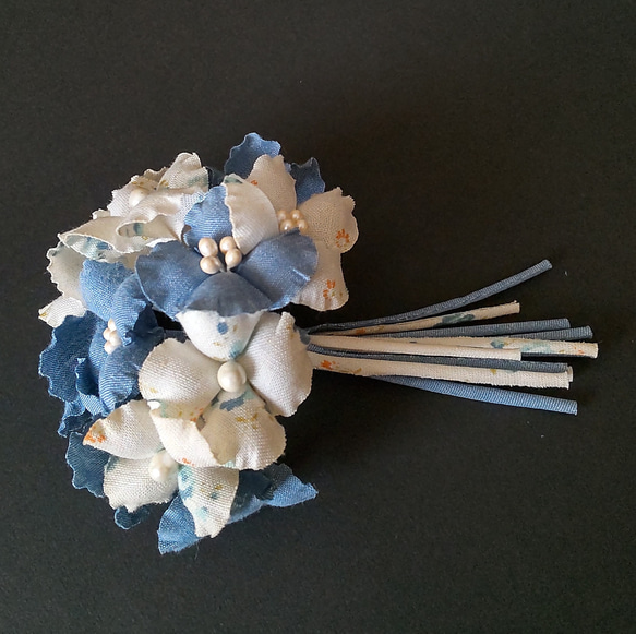 天然素材(綿100%)　オートクチュール　コサージュ　小花　ブルー　花柄　プチギフト 2枚目の画像