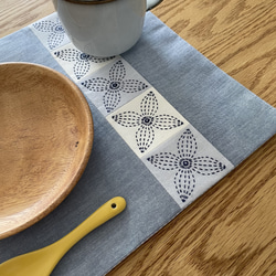 リバーシブル刺し子ランチョンマット 花文/パッチワーク/ネイビー 北欧