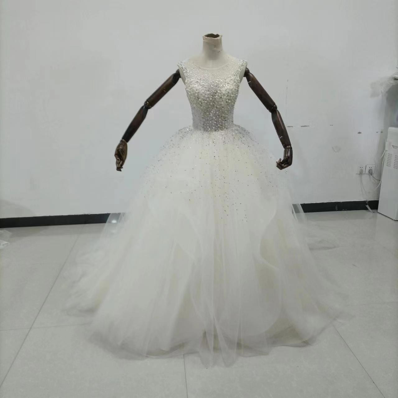 高品質！憧れのドレス 薄シャンパンの色 ウエディングドレス パール 背中見せ 結婚式/披露宴