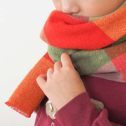 Bishu 羊毛製成的蓬鬆兒童披肩 第11張的照片