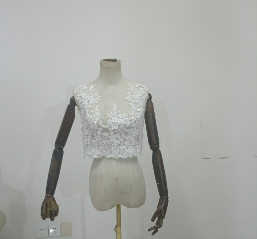 高品質！オフホワイト ウエディングドレス  ボレロ ノースリーブ パール 花嫁/ウェディングド オーダーメイド可能