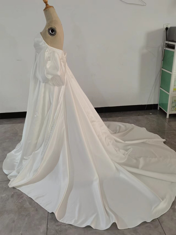 立即出貨！優雅白色洋裝奢華義大利緞面 Empire Line 餘興派對 第3張的照片