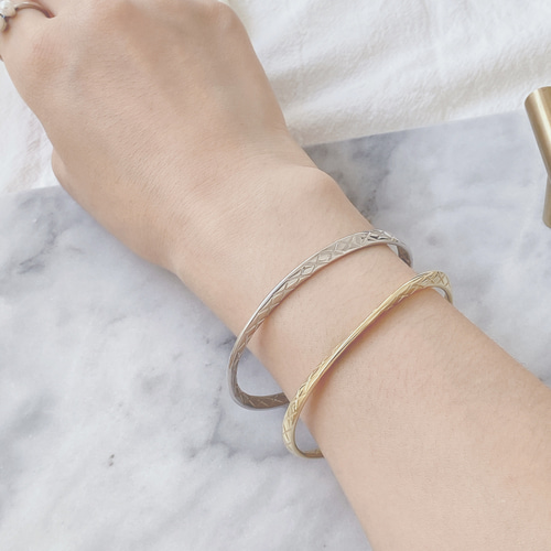 シルバー ゴールド バングル　最終値下げ‼️ 安心のステンレス製 フェザーバングル ゴールド シルバー ブレスレット