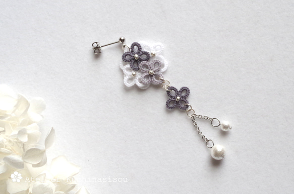 梭織蕾絲小花和棉質珍珠不對稱耳環（灰色） 第3張的照片
