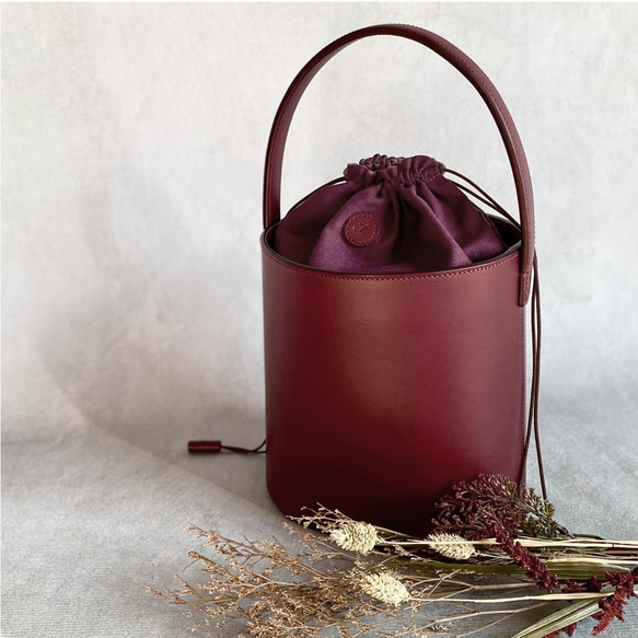 上質イタリアンレザーのバケットバッグ　ワイン　◆リバーシブル巾着袋付き 4枚目の画像