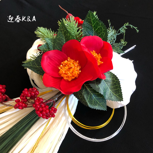 アイボリーのダリアと赤い椿と松のしめ縄リース しめ飾り しめ縄リース