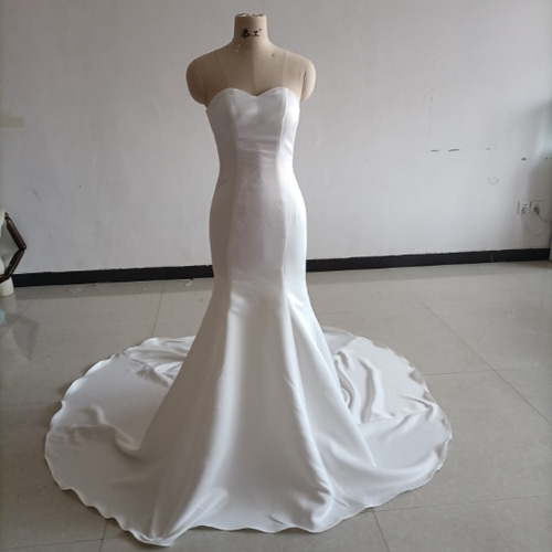 大好評中！オフホワイト オフショルダー ウェディングドレス  