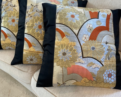 2288サーモンピンクに豪華刺繍の袋帯リメイク 正絹クッションカバー2個セット