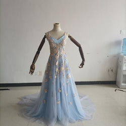 優雅的！藍色 V 領連身裙，露背，精美花卉圖案刺繡，婚宴/餘興派對 第1張的照片