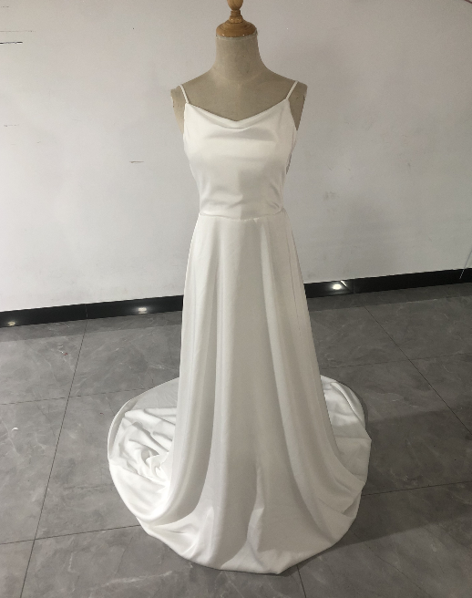 送料無料！エレガント オフホワイト ドレス ワンピース 背中見せ 二次会/拳式