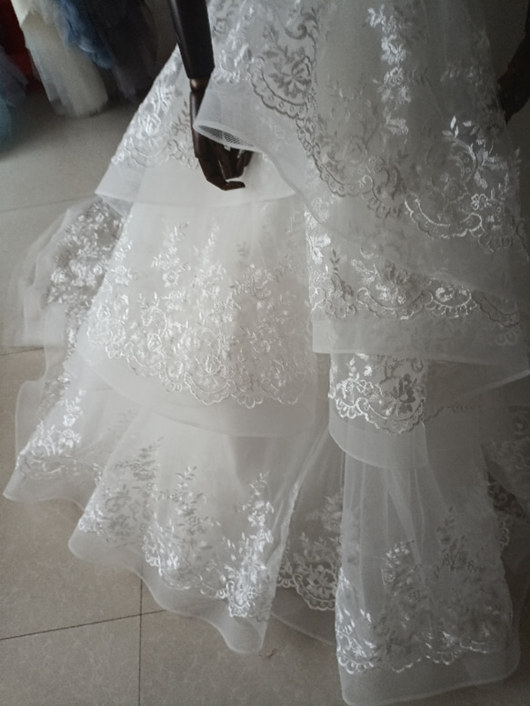 豪華！米白色婚紗，精緻蕾絲，華麗拖裾，婚禮/招待會 第3張的照片