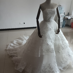 豪華！米白色婚紗，精緻蕾絲，華麗拖裾，婚禮/招待會 第9張的照片