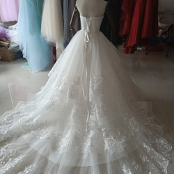 豪華！米白色婚紗，精緻蕾絲，華麗拖裾，婚禮/招待會 第5張的照片