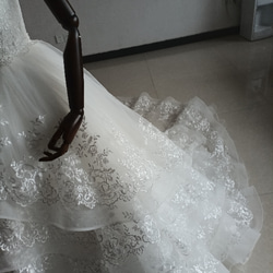 豪華！米白色婚紗，精緻蕾絲，華麗拖裾，婚禮/招待會 第7張的照片