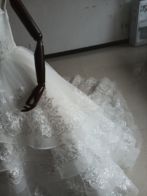 豪華！米白色婚紗，精緻蕾絲，華麗拖裾，婚禮/招待會 第7張的照片
