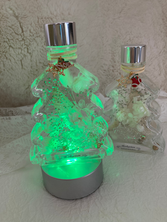 新作早割クリスマス2023 creema限定 ハーバリウムオイル クリスマスツリーガラスボトル チャームLEDライト 11枚目の画像