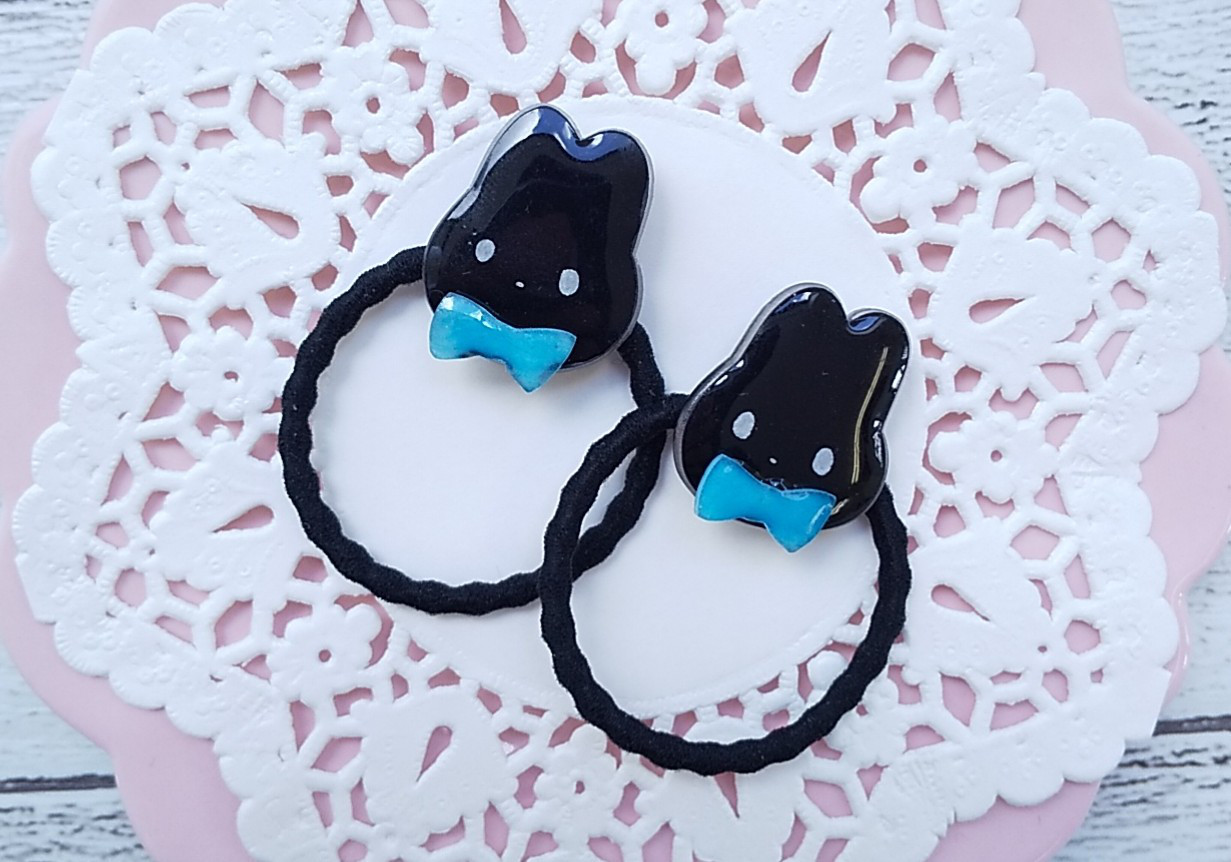 NO.650❤月を眺める黒猫❤レジンへアゴム ブローチ