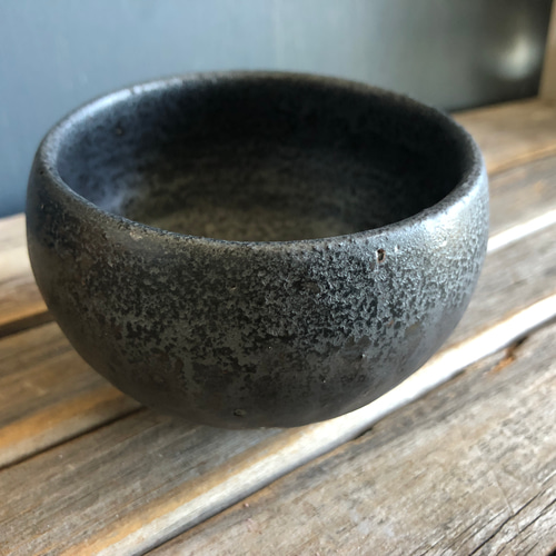 2種類の黒釉薬の脚付き植木鉢カバー 送料無料 その他インテリア雑貨