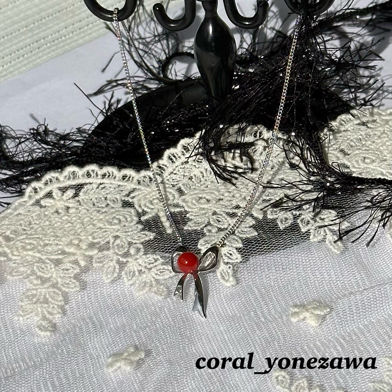 赤珊瑚玉付きペンダント　トップSV  『リボン』　珊瑚約6㎜玉　R50926Y1