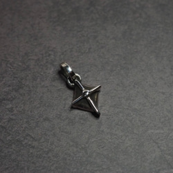 十字架に光る、星の輝きをイメージ【cross star（Pendant Top）】 1枚目の画像