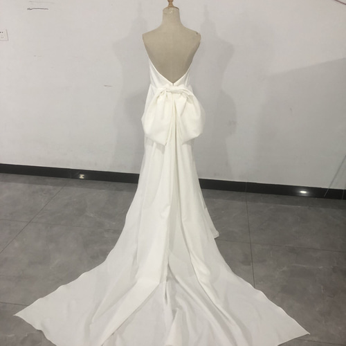 エレガント トレンドのオフショルダー ウェディングドレス ベアトップ  