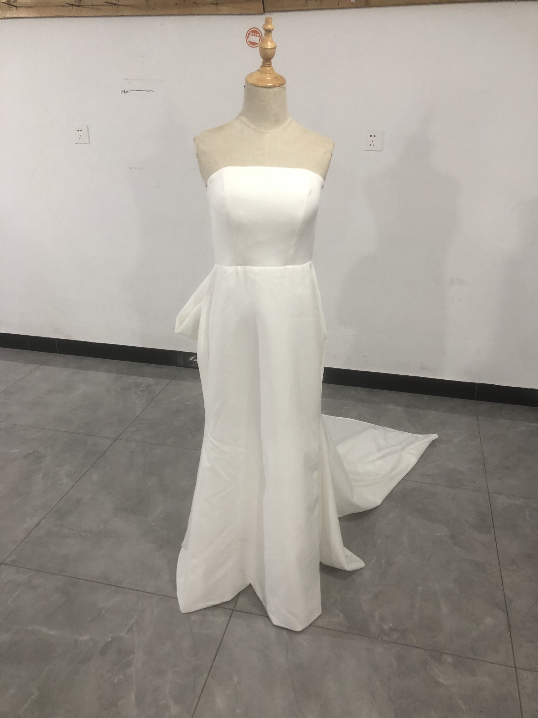 エレガント トレンドのオフショルダー ウェディングドレス ベアトップ ソフトマーメイド お呼ばれ/二次会