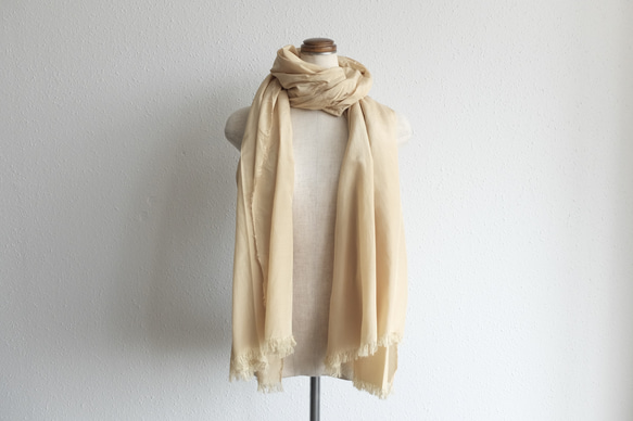 【new】enrica cottonsilk scarf / walnut-camel / botanical dye 1枚目の画像