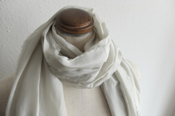 【new】enrica cottonsilk scarf / sesami-light grey / botanical 2枚目の画像