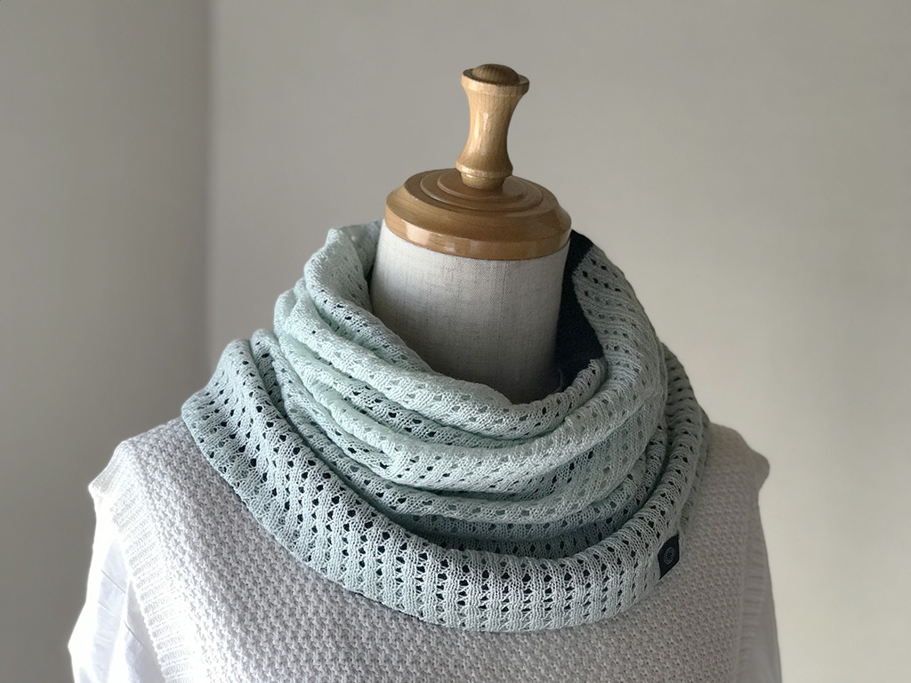 しとふわ カシミヤシルクのリバーシブルねじりスヌード　ミントメッシュ/エジプシアン