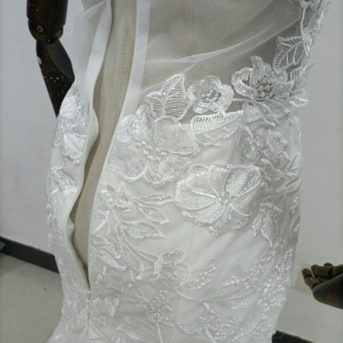 即納！高品質！ホワイト レースウエディングドレス ボートネック 背中  