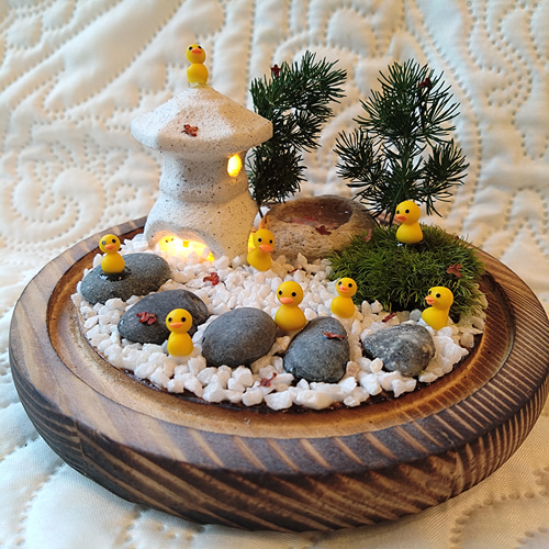 お庭の池を覗き込む子供セット　ガラス細工 お庭の池を覗き込む子供セット ガラス細工