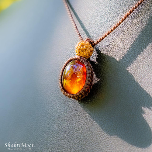 琥珀 ロイヤルアンバー  バーマイト クリーム ペンダント ネックレス 琥珀 ロイヤルアンバー バーマイト クリーム ペンダント ネックレス