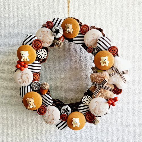 くるみボタンアレンジリース □ナチュラルカラーくまちゃん□ 壁掛け